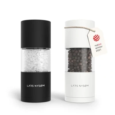 Bild av LARS NYSØM Salt och pepparkvarnset I rostfritt stål med justerbar keramisk malverk 2 stycken Design kryddkvarnset manuellt (2 pack) (Black/White)