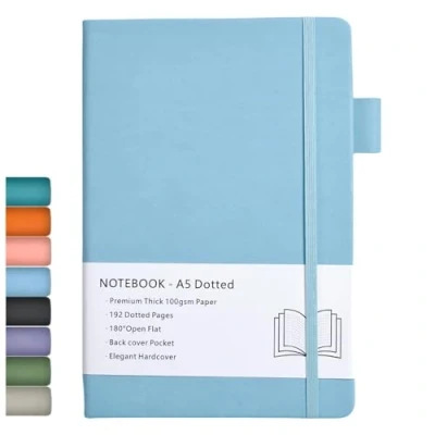 Bild av prickig anteckningsbok A5, hårt omslag journal med premium 100 gsm tjockt papper, innerficka, elastiskt band, fejkläderfodral, 192 sidor, 14,5 x 21,3 cm (blå)