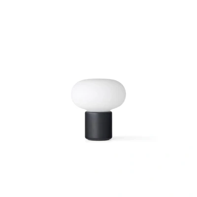 Bild av New Works laddningsbara lampa Karl Johan, kallsvart, IP65