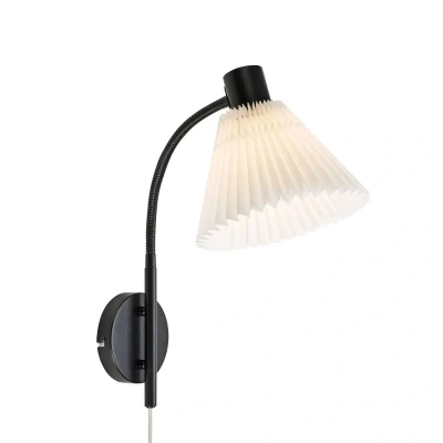 Bild av Markslöjd Mira vägglampa, svart/vit, järn/väv, bredd 22 cm