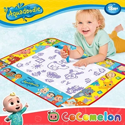 Bild av Aquadoodle Cocomelon klottermatta, officiell Tomy No Mess färg och ritspel, lämplig för pojkar flickor i åldern 18 månader eller äldre, flerfärgad (E73454)