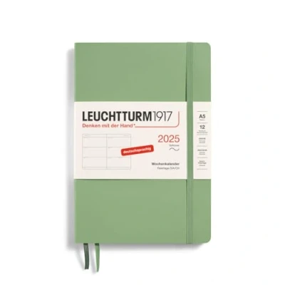 Bild av LEUCHTTURM1917 370567 Veckokalender 2025, medium A5 softcover 12 månaders planerare, 80 g, linjerad salvia