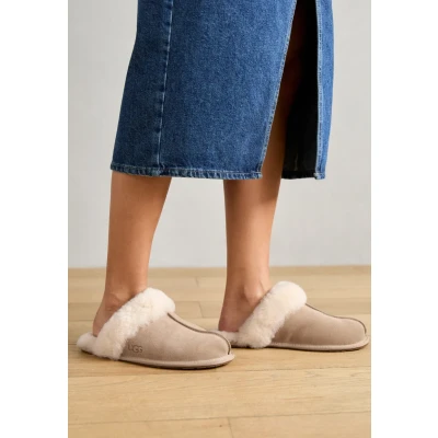 Bild av UGG Scuffette II Tofflor &amp; inneskor, Storlek: 36, Sand Skinn och textil