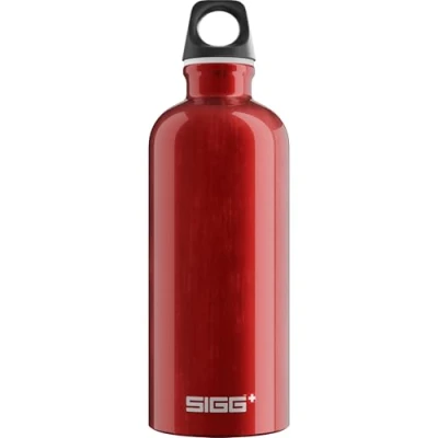 Bild av SIGG drickflaska i aluminium traveller röd klimatneutral certifierad lämplig för kolsyrade drycker läckagesäker fjäderlätt BPA fri 0,6 l