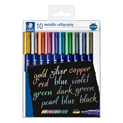 Bild av STAEDTLER metallic calligraphy Marker mit Kalligrafie Spitze, Lininenbreite 2,8 mm, deckend auf hellem und dunklem Papier, leicht abwischbar von glatten Oberflächen, 10 im Etui, 8325 TB10