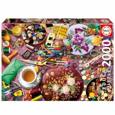 Bild av Educa Pussel 2 000 bitar för vuxna Sybordet innehåller fixerat lim, mått: 96 x 68 cm. Från 14 år (20263)