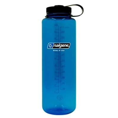 Bild av Nalgene Sustain Tritan BPA fri vattenflaska tillverkad med material som härrör från 50% plastavfall, 1 360 ml, bred öppning, blå