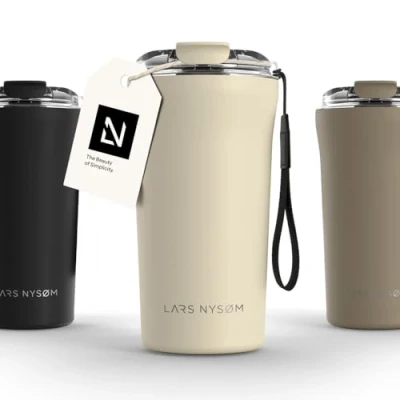 Bild av LARS NYSØM Thermo Kaffeebecher to go med bärrem &amp; Tritan lock er Travel Mug 0,5 liter isolering Läcksäker rostfri termosmugg för kaffe te (Almond Beige, 500ml)