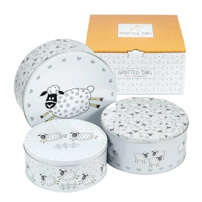 Bild av SPOTTED DOG GIFT COMPANY Set med 3 Metall kakburkar, Lufttäta Bakverksburkar, Runda Tårtburkar för Förvaring av Kakor och Kex 25 x 11 cm, 22 10 20 9 cm Glada Får