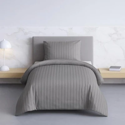 Bild av Sleepdown mjuk hotellkvalitet 225 trådtäthet polyester randigt påslakan set med örngott i grå färg (enkel)