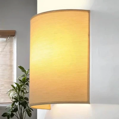 Bild av vägglampa brun, up down ljus, lampskärm i tyg, E27, B:20 cm, lågbländande, mysig, vardagsrum, sovrum