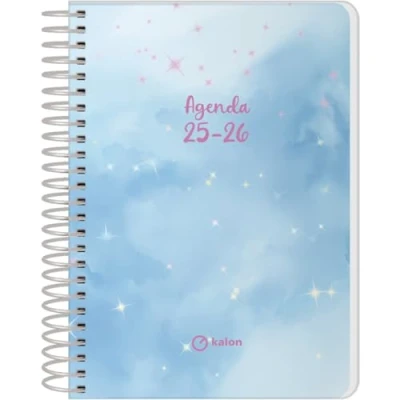 Bild av Q Kalon Skolkalender 2025 2026 Dag per sida, Storlek A6 (12x17 cm), Spanska och Engelska, September till Juni, Spiralbindning, Mjukt omslag med plastskydd Sky