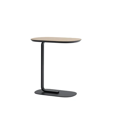 Bild av Muuto Relate sidetable Sidobord Oak Veneer/Black L: 56,2 x H: 73,5 W: 34 cm