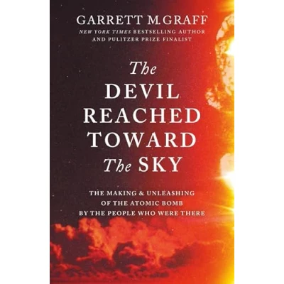 Bild av The Devil Reached Toward Sky: Making and Unleashing of Atomic Bomb By People Who Were There