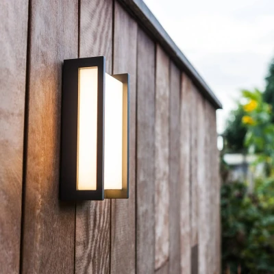 Bild av LUTEC Rak LED utomhusvägglampa Qubo