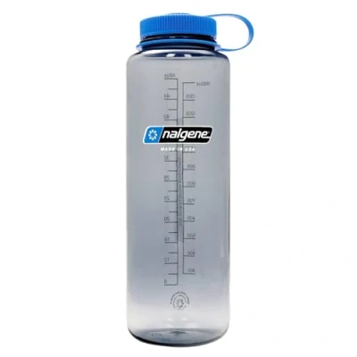 Bild av Nalgene Sustain Tritan BPA fri vattenflaska tillverkad med material härledd av 50% plastavfall, 1 360 g, bred mun, grå