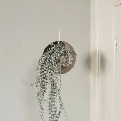 Bild av AYTM Globe blomkruka, hängande, Ø 21 cm, grå, aluminium