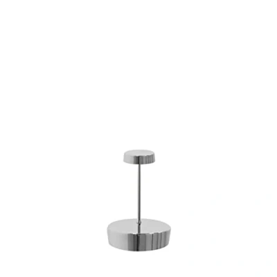 Bild av Zafferano, Swap Mini Lampa, Blank Kromfinish, Laddningsbar Sladdlös Bordslampa med Touchkontroller, Användbar som Inomhuslampa, Dimmer, 2700K, Höjd 14,8 CM