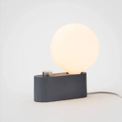 Bild av Tala bordslampa Alumina, klot, dim till varm, antracit