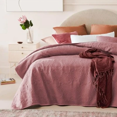 Bild av ROOM99 Leila elegant överkast i rosa, 240 x 260 cm, mångsidig filt som sängöverkast eller sofföverkast, för säng och soffa, täcke, stil, perfekt sängspread