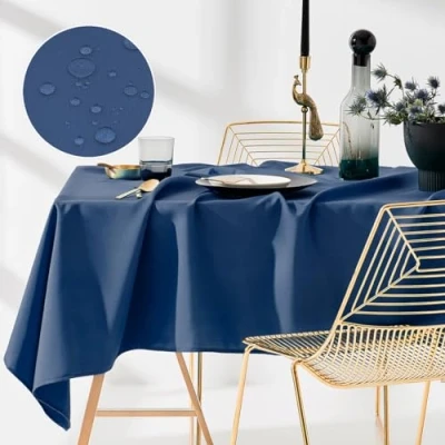 Bild av ROOM99 Aura bordsduk 130 x 180 cm bordsduk, fläckskydd, tvättbar, vattenavvisande, smutsavvisande polyester, rektangulär festdekoration, året runt, mörkblå