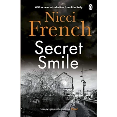 Bild av Secret Smile: With a new introduction by Erin Kelly