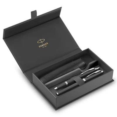 Bild av Parker IM Duo presentset reservoarpenna, kulspetspenna och pennfodral svart lackfinish med kromkanter medium spets blå bläckpåfyllningar perfekta examensgåvor