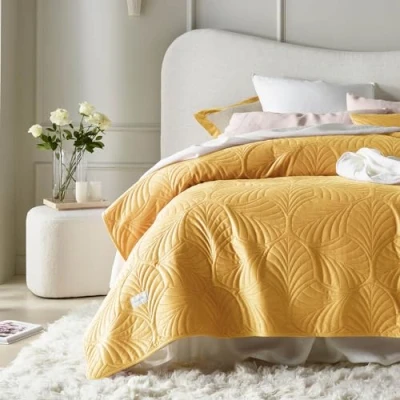 Bild av ROOM99 Feel elegant överkast i senap, 170 x 210 cm, mångsidig filt som sängöverkast eller sofföverkast, för säng och soffa, täcke, stil, perfekt bedspread sammet