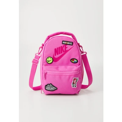 Bild av Nike Sportswear Patch Lunch TOTE Unisex Axelremsväska för barn, Storlek: One Size, Playful pink