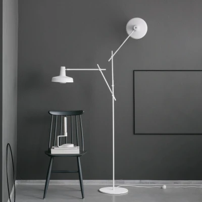 Bild av GRUPA Arigato golvlampa, 2 lampor, vit