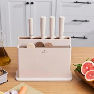 Bild av KARACA Chef&#039;s Harmony kniv och skärbräda plastset, 5 vass köksknivar 4 hygienisk frukostbräda med snyggt stativ, perfekt för grönsaker, kött, fisk kokt mat