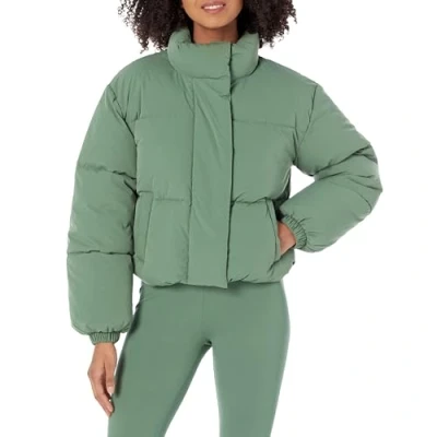 Bild av Amazon Essentials dam kort pufferjacka (finns i plusstorlek), salviagrön, X Large