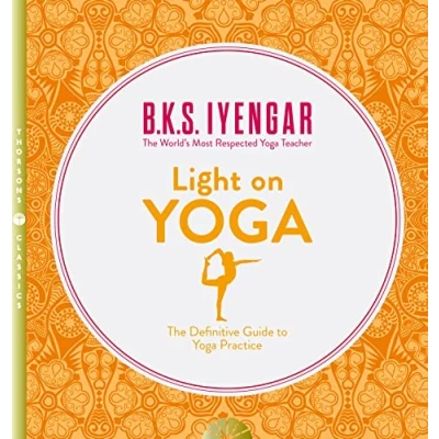 Bild av Light on Yoga: The Definitive Guide to Yoga Practice