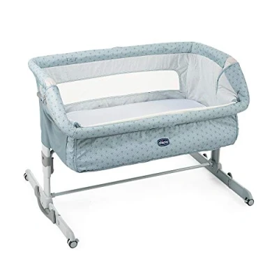 Bild av Chicco Next2Me Dream Baby Spjälsäng Sidosäng för att sova Barnsäng med madrass, gungläge, vikbart ryggstöd, 4 hjul och resväska 0 6 månader, 9 kg, salvia
