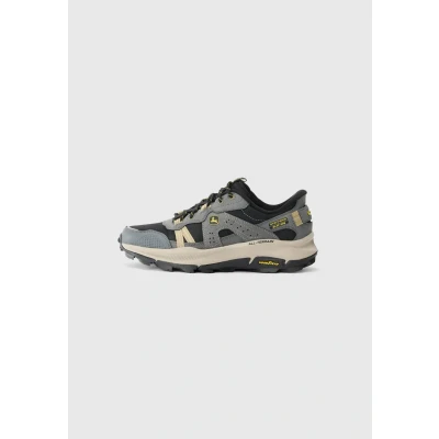 Bild av Skechers herr x John Deere Equalizer 5.0 Trail Harvester sneakers, Träkol, 8.5 UK, 42.5 EU
