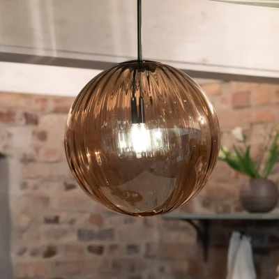 Bild av Markslöjd Hänglampa Fengari, stickpropp, bärnsten, glas, Ø 35 cm