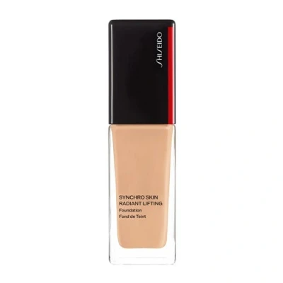 Bild av Shiseido Synchro Skin Radiant Lifting Foundation 310 Silk 30 ml