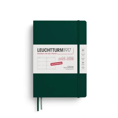 Bild av LEUCHTTURM1917 372631 Veckokalender medium (A5) 2026, 18 månader 07.2025 12.2026, inbunden skogsgrön, tysk