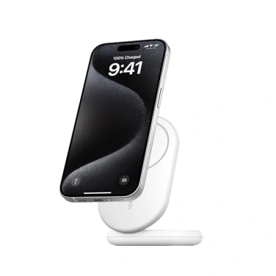 Bild av Belkin BoostCharge MagSafe laddare, magnetiskt hopfällbart trådlöst laddningsställ 15 W, kompatibel bärbar snabbladdare med Qi2, iPhone serie 13, 14 och 15, Redo för StandBy läge Vit