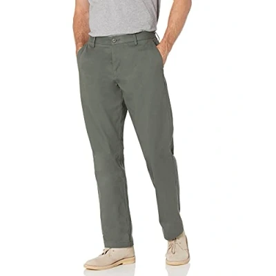 Bild av Amazon Essentials herr Classic Fit skrynkelbeständig platt framsida chinos byxa (finns i stor och hög), oliv, 48 B x 32 L