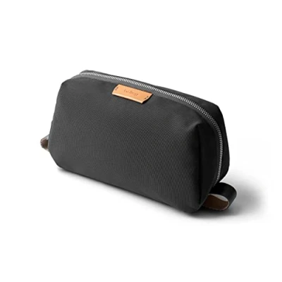Bild av Dopp Kit Bellroy, reseutrustning, vattentåligt tyg necessär (toalettbehov, parfym, raktillbehör, hårborste, tandborste), Skiffer, Toiletry resväska med
