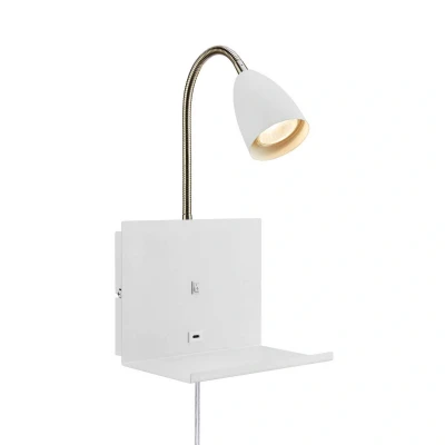 Bild av Markslöjd Cuarto vägglampa, vit 30 cm järnplugg USB port hylla