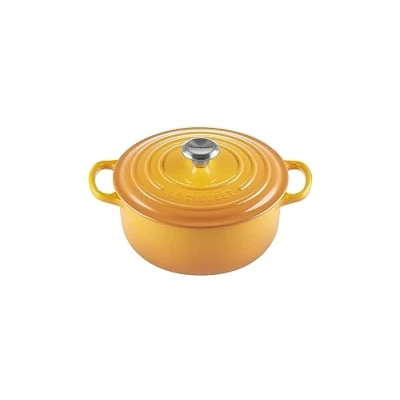 Bild av Le Creuset Signature gjutjärnspanna med lock, Ø 20 cm, rund, lämplig för alla typer av spisar och induktion, volym: 2,4 l, 3,092 kg, Nectar, 21177206724430