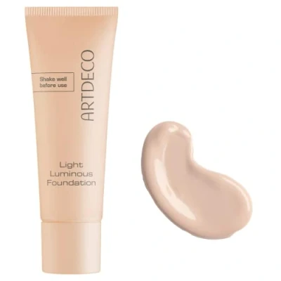 Bild av Artdeco Light Luminous foundation lätt flytande med naturlig finish och blått ljusskydd 1 x 25 ml