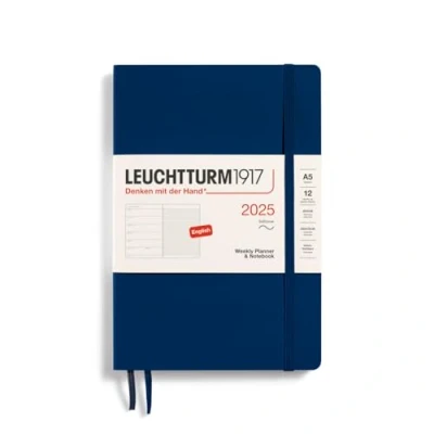 Bild av LEUCHTTURM1917 370759 Veckokalender och anteckningsbok medium (A5) 2025, mjukt skydd, marinblå, engelska