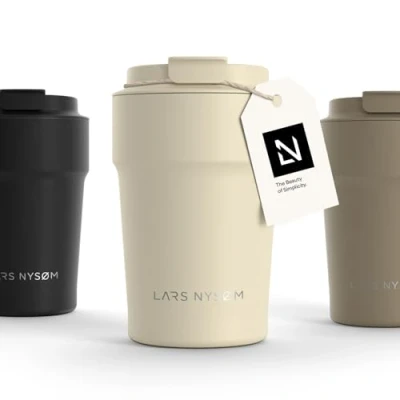 Bild av LARS NYSØM Thermo Kaffeebecher to go 380ml er Travel Mug 0,38 Liter med isolering Utsläppssäker rostfri termosmugg för kaffe och te på språng Teebägare (Almond Beige, 380ml)