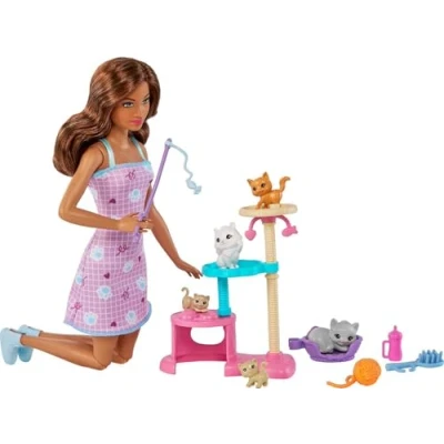 Bild av Barbie Kitty Condo dock och husdjurslekset med docka (brunett), 1 katt, 4 kattungar, katträd tillbehör, leksak för barn från 3 år HHB70, flerfärgad