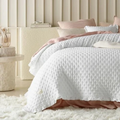 Bild av ROOM99 Molly elegant överkast i vitt, 220 x 240 cm, mångsidig filt som sängöverkast eller sofföverkast, för säng och soffa, täcke, stil, perfekt sängspread