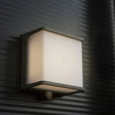 Bild av LUTEC LED solcellsbelysning Doblo med sensor, bredd 15cm