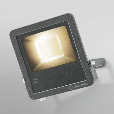 Bild av LEDVANCE Smart LED utomhuslampa med WIFI teknik, strålkastare för utomhusbruk, varmvit (3 000 K), dimbar, 50 W, mörkgrått aluminium, kompatibel Google och Alexa Voice Control, SMART+ FLOOD